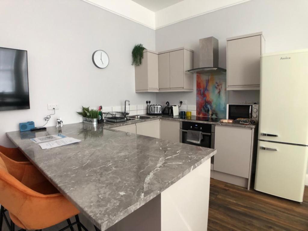 5 Spa Court, Boutique Holiday Apartment In Torquay Торкі Екстер'єр фото